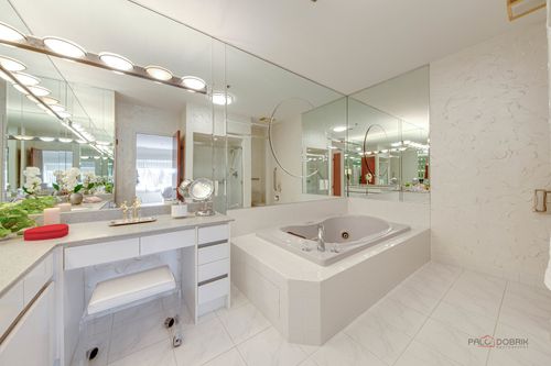 apt-203-209 Rivershire Ln, Lincolnshire, IL, 60069-3820 | Card Image