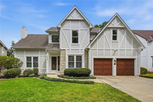 5204 W 157th St, Overland Park, KS, 66224-3527 | Card Image