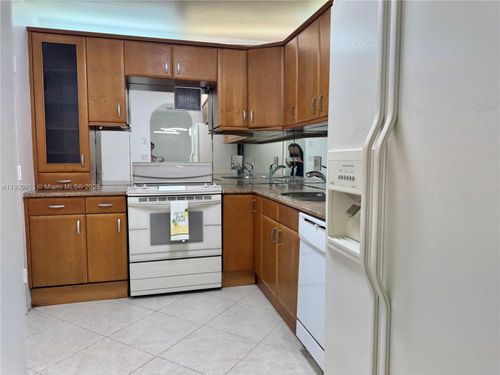 apt-411-400 Kings Point Dr, Sunny Isles Beach, FL, 33160-4733 | Card Image