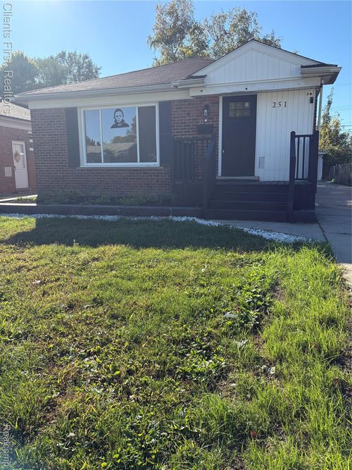 251 Helen St, Garden City, MI, 48135-4108 | Card Image