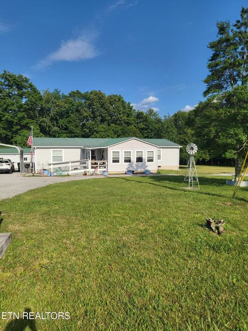 63 Cherry St, Crossville, TN, 38572-3018 | Card Image