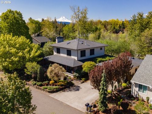 570 Toms Dr, Hood River, OR, 97031-7754 | Card Image