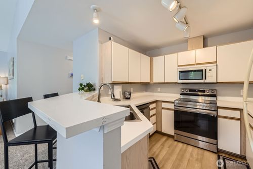 unit-f202-9210 Market Pl, Lake Stevens, WA, 98258-3377 | Card Image