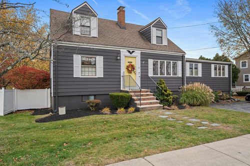 18 Hamilton Rd, Woburn, MA, 01801-2327 | Card Image