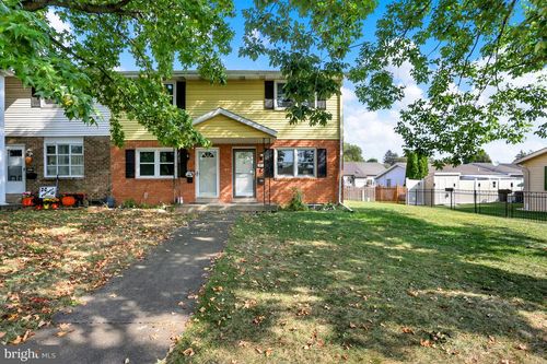 2071 Brentwood Dr, MIDDLETOWN, PA, 17057-3402 | Card Image
