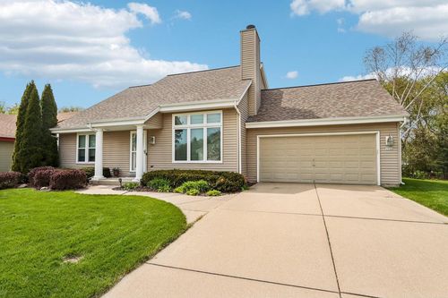 1900 Wexford Lane, WAUKESHA, WI, 53186 | Card Image