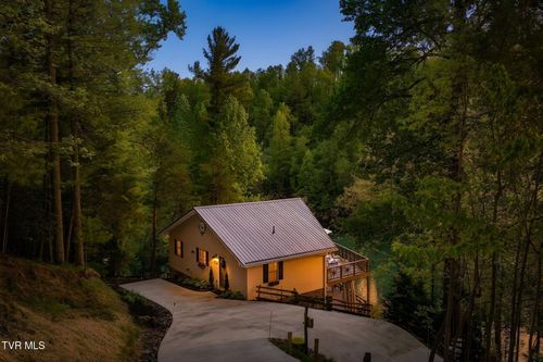 237 Candlewood Ln, Butler, TN, 37640-7303 | Card Image
