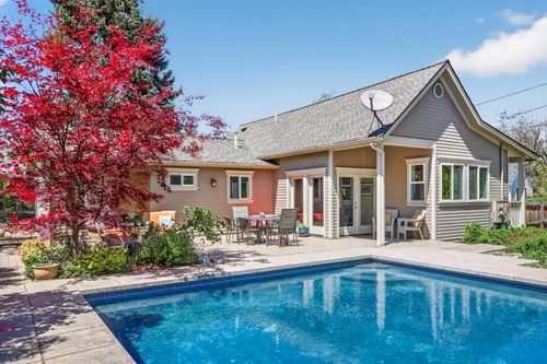 746 C St, Ashland, OR, 97520-2004 | Card Image