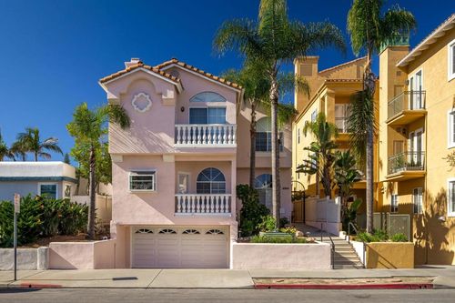 2-4064 Front St, San Diego, CA, 92103-2017 | Card Image