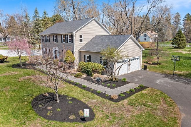 104 Holliston St, House other with 4 bedrooms, 3 bathrooms and 4 parking in Medway MA | Image 4