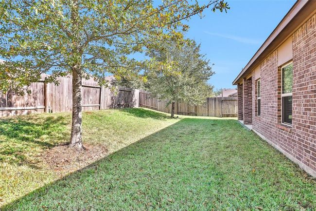 Back and side yards. | Image 40
