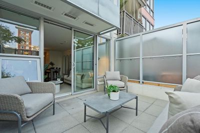 209 - 231 E Pender St, Condo with 1 bedrooms, 1 bathrooms and null parking in Vancouver BC | Image 3