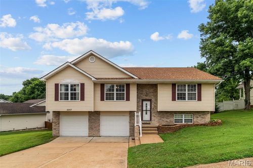5207 Summerfield Dr, Imperial, MO, 63052-2122 | Card Image