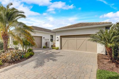 7725 Sandhill Lake Drive, House other with 3 bedrooms, 3 bathrooms and null parking in Sarasota FL | Image 1