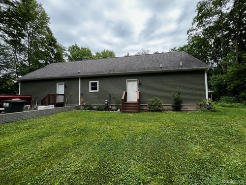 895 Jennings Rd, Whitmore Lake, MI, 48189-9265 | Card Image