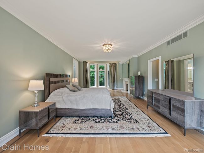 Main floor primary suite | Image 38