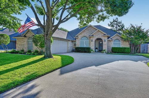 7312 Cottonwood Ct, North Richland Hills, TX, 76182-7823 | Card Image
