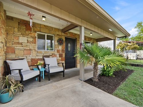 158 Travis St, Kerrville, TX, 78028-5548 | Card Image