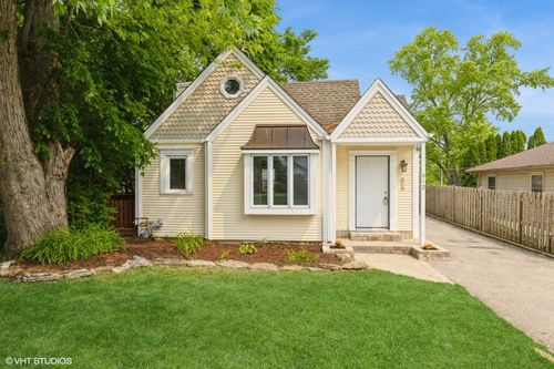 412 Briar Rd, Island Lake, IL, 60042-9749 | Card Image
