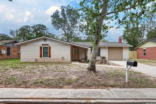 413 Georgia Ann Dr, Pleasanton, TX, 78064-3320 | Card Image