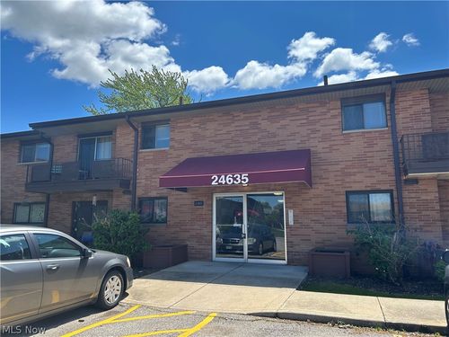 203-24635 Clareshire Dr, North Olmsted, OH, 44070-3524 | Card Image