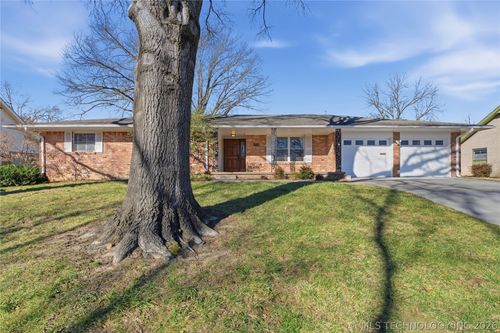 1037 Meadow Dr, Bartlesville, OK, 74006-5210 | Card Image