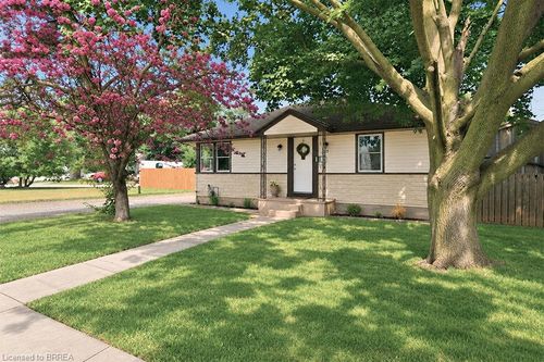 27 Frank St, Brantford, ON, N3T5C8 | Card Image