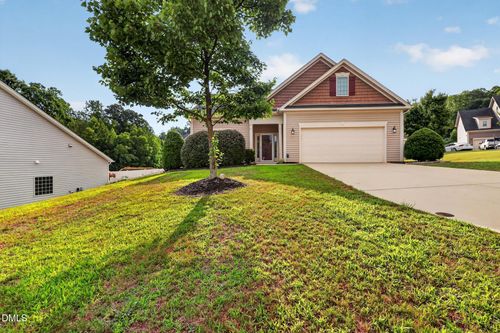 39 Mcguire Ln, Clayton, NC, 27527-9411 | Card Image