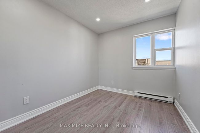 192 - 1055 Dundas St E, Condo with 3 bedrooms, 1 bathrooms and null parking in Mississauga ON | Image 7