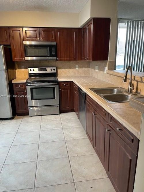 apt-111-1733 Village Blvd, West Palm Beach, FL, 33409-2010 | Card Image