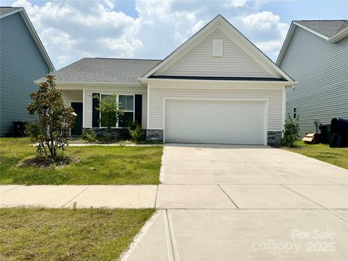 211 Surrey Oak Ln, Charlotte, NC, 28201 | Card Image