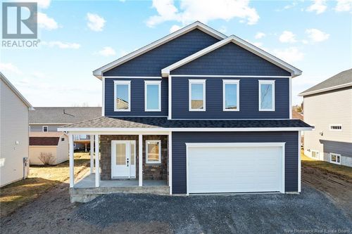 735 Hillcrest Dr, Fredericton, NB, E3A5K7 | Card Image