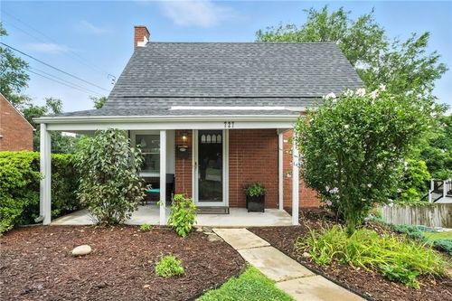727 Newport Dr, Pittsburgh, PA, 15234-2544 | Card Image