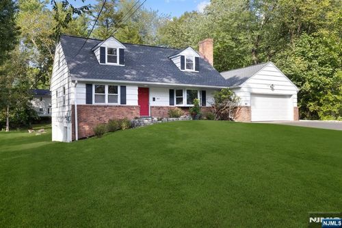 947 E Glen Ave, Ridgewood, NJ, 07450-2903 | Card Image