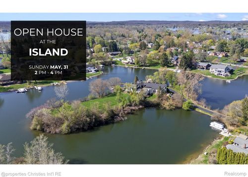 4912 Oakwood Ct, Commerce Township, MI, 48382-1435 | Card Image