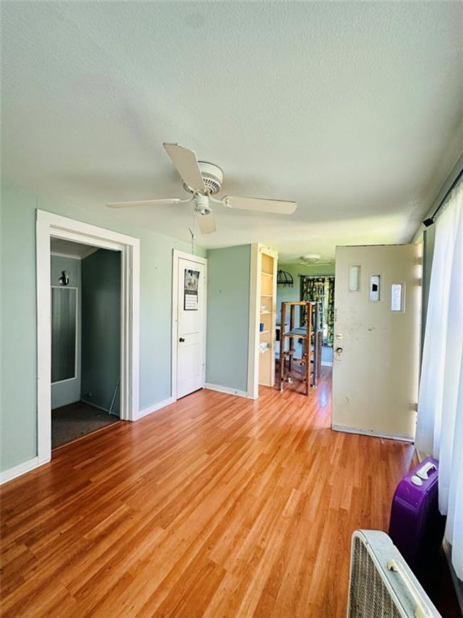 1002 Hopkins St, House other with 5 bedrooms, 3 bathrooms and null parking in Yoakum TX | Image 30