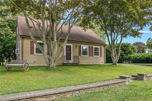 7 Annawamscutt Dr, Bristol, RI, 02809-4203 | Card Image