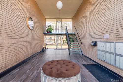 apt-218-995 N Cass Lake Rd, Waterford, MI, 48328-2380 | Card Image