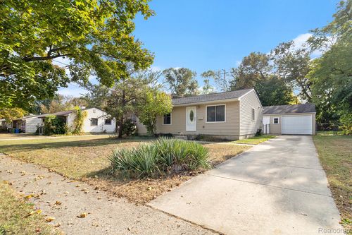 809 Richard St, Holly, MI, 48442-1286 | Card Image