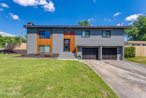 101 Wayne Pl, Oak Ridge, TN, 37830-8522 | Card Image