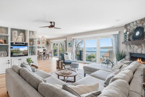 1070 S Lake Shore Dr, Lake Geneva, WI, 53147-2256 | Card Image