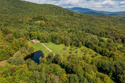 124 Turner Rd, Weston, VT, 05161-4302 | Card Image