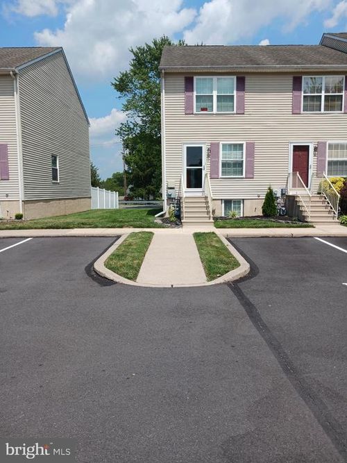 12 Carriage Knoll Ct, Langhorne, PA, 19047-5745 | Card Image