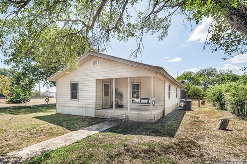 611 Austin St, Sabinal, TX, 78881 | Card Image