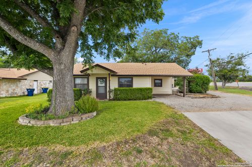100 Haeckerville Rd, Cibolo, TX, 78108-3926 | Card Image