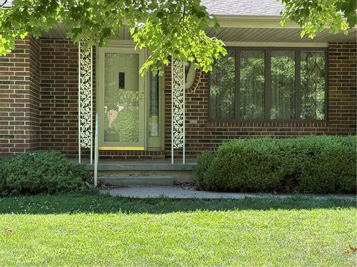 105 N Hayes St, Garnett, KS, 66032-1073 | Card Image