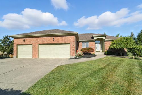 9372 Parkside Dr, Washingtn Twp, OH, 45458-6027 | Card Image