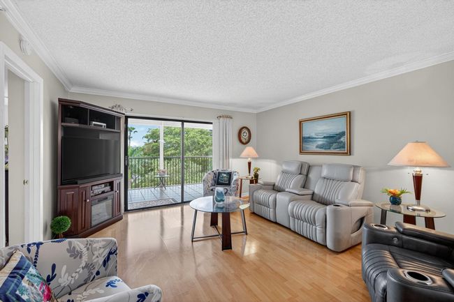 Large Open Living Room | Image 15