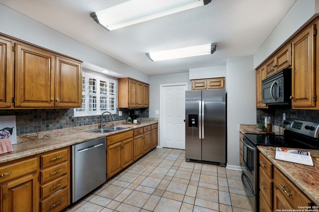 251 Fawn Ln, House other with 3 bedrooms, 2 bathrooms and null parking in Spring Branch TX | Image 6