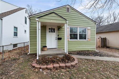 8011 Main St, Kansas City, MO, 64114-2447 | Card Image